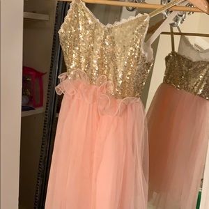 Gorgeous party dress with such precious details: